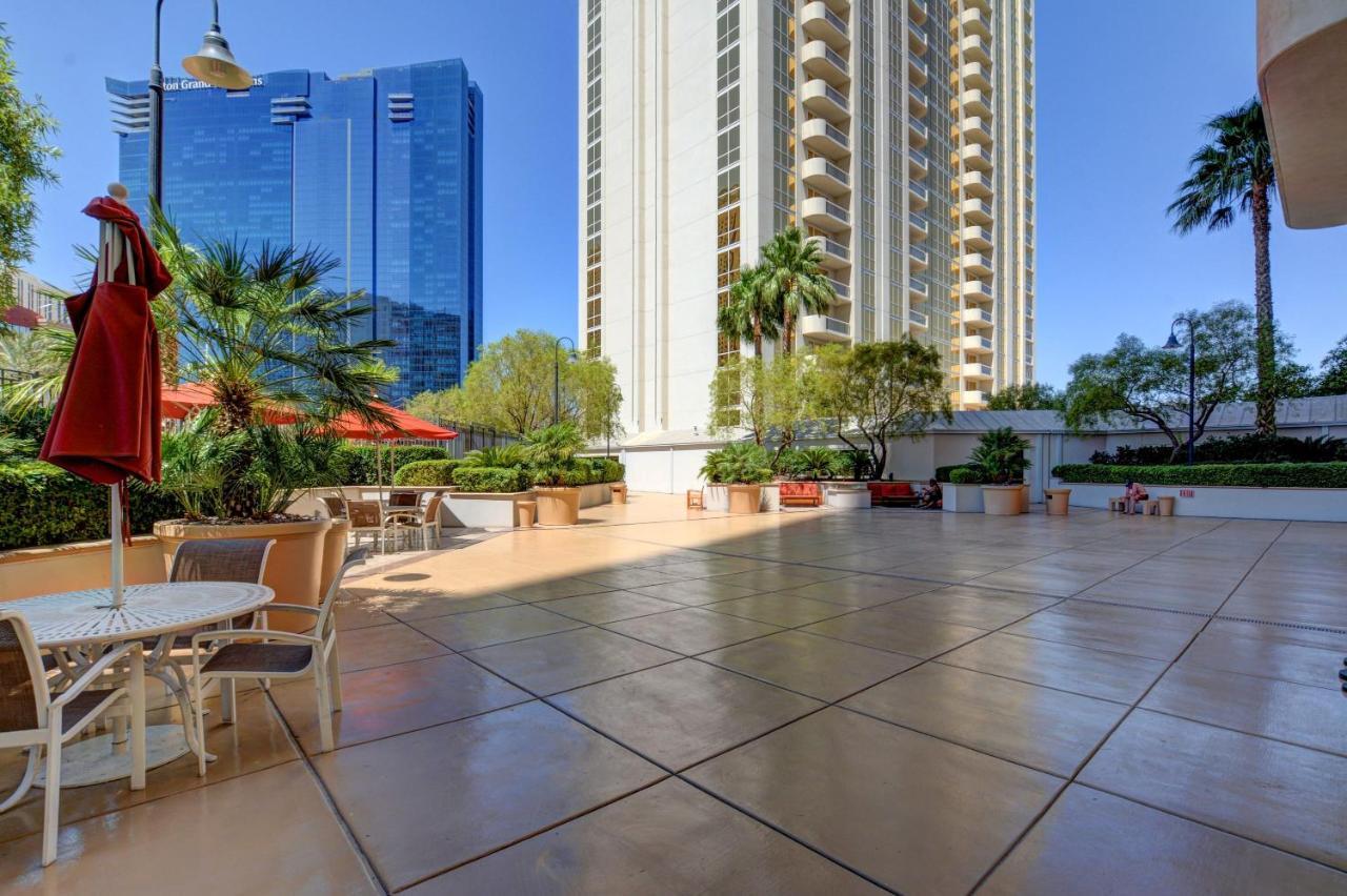 Casa de férias Mgm Signature-33-805 F1 Track & Strip View Balcony